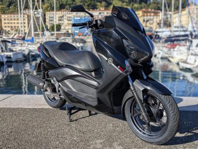 YAMAHA X-MAX 125