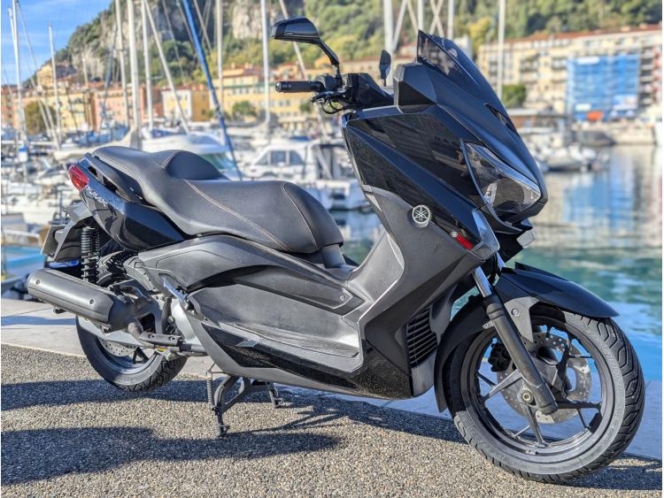 YAMAHA X-MAX 125