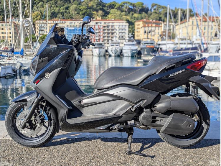 YAMAHA X-MAX 125