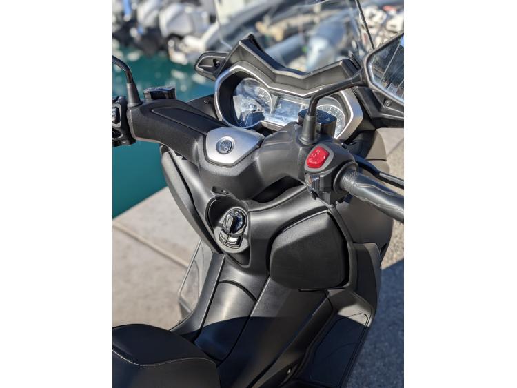YAMAHA XMAX 125