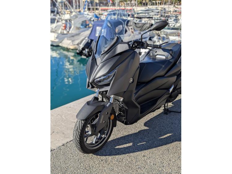 YAMAHA XMAX 125